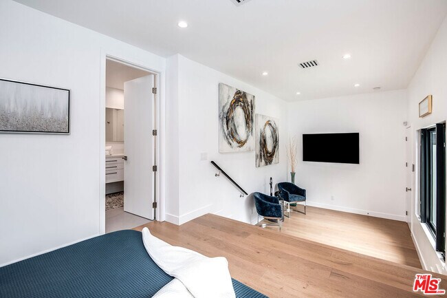 Building Photo - 13378 Contour Dr