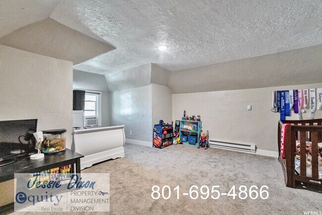 Building Photo - 529 30th St