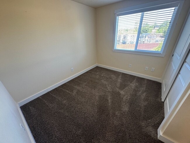 Building Photo - 2850 Newton Pl