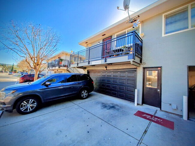 Building Photo - Beautifully Remodeled Two-story 2bd Condo ...