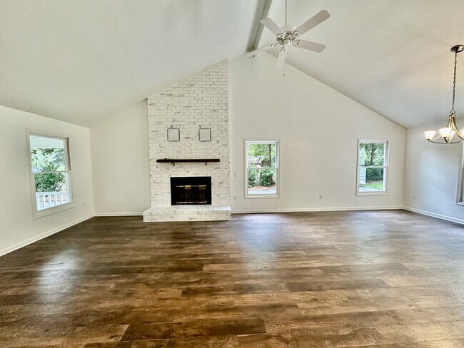 Building Photo - Completely Remodeled Ranch Style Home in the Heart of Downtown Bluffton and no HOA!