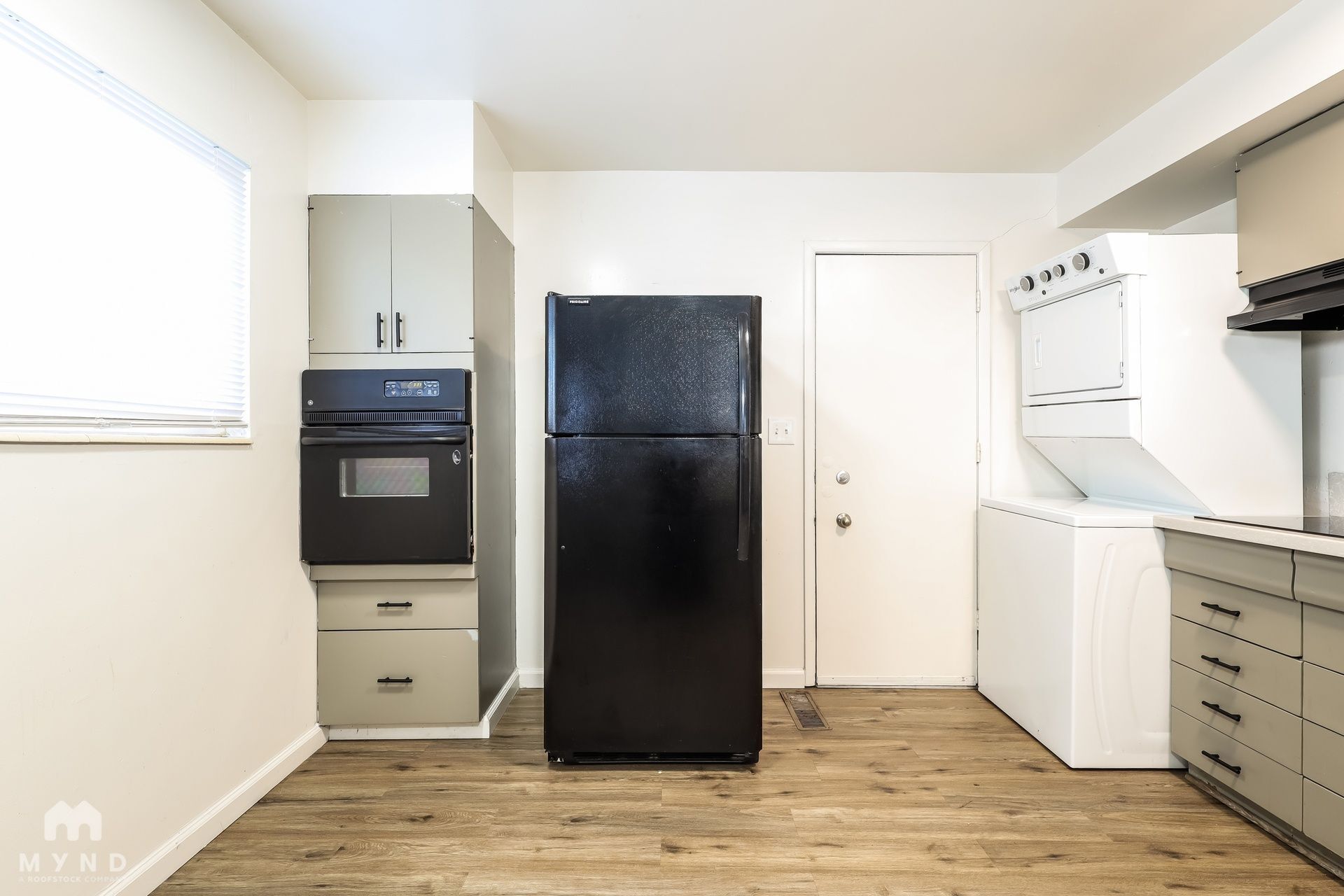 Building Photo - 230 Burns St