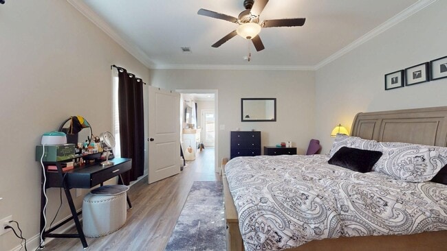 Building Photo - Spacious and Well Maintained 3 Bedroom Townhome in Woodward Oaks