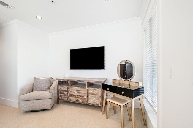 Building Photo - 22022 Front Beach Rd