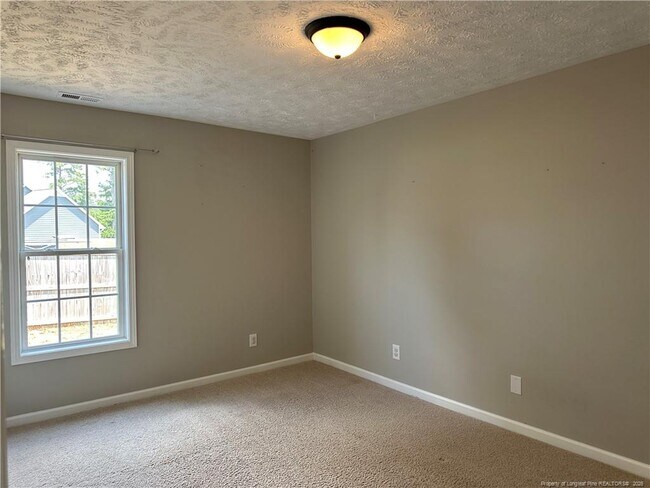 Building Photo - 112 Harvest Ln