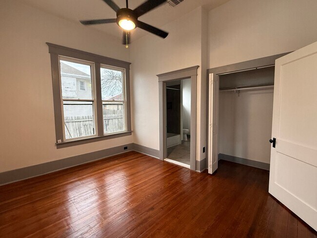 Building Photo - 2210 W Travis St