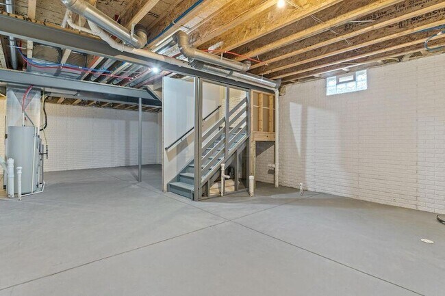 Building Photo - 5912 Danann Dr