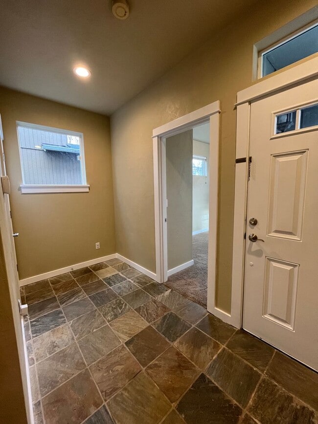 Building Photo - 4-Bedroom 2 1/2 Bathroom Home
