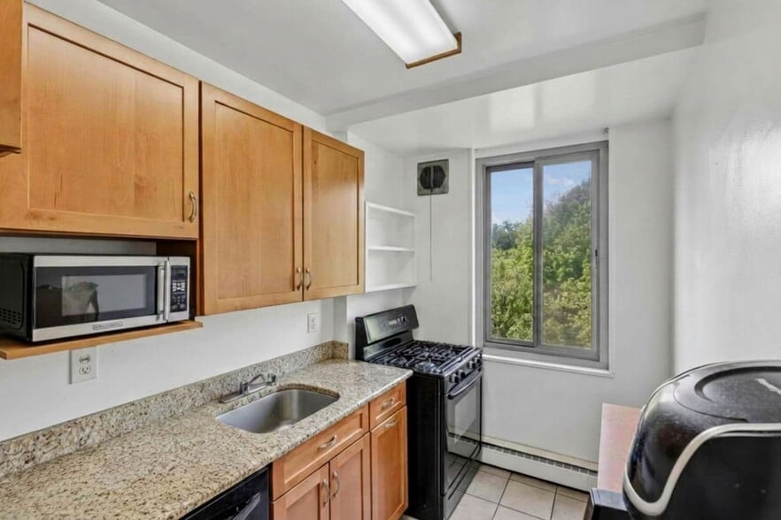 Building Photo - 4200 Cathedral Ave NW