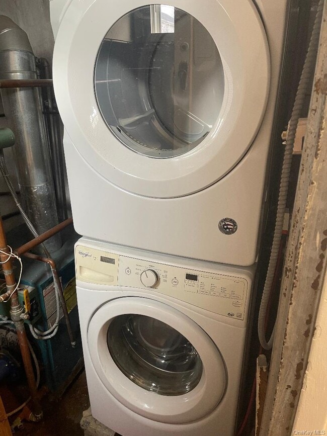 Building Photo - 459 E Chester St