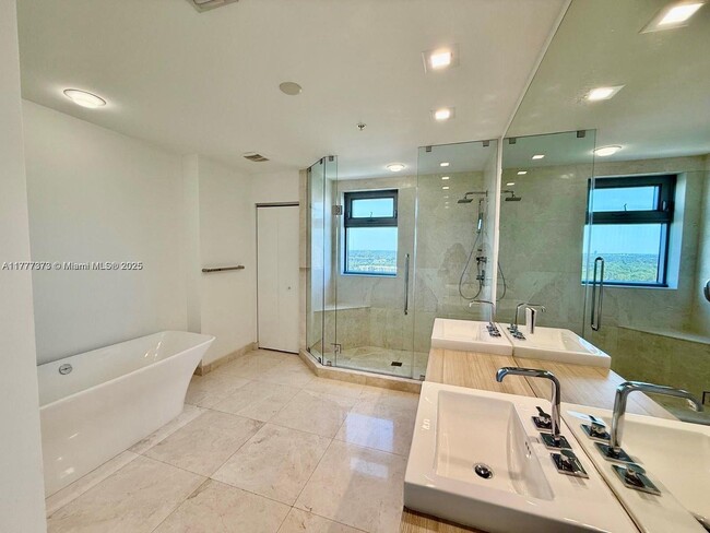 Building Photo - 17301 Biscayne Blvd
