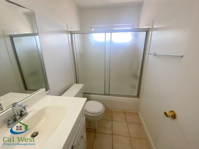 Building Photo - $3195-Updated Two Story Town Home in Bloss...