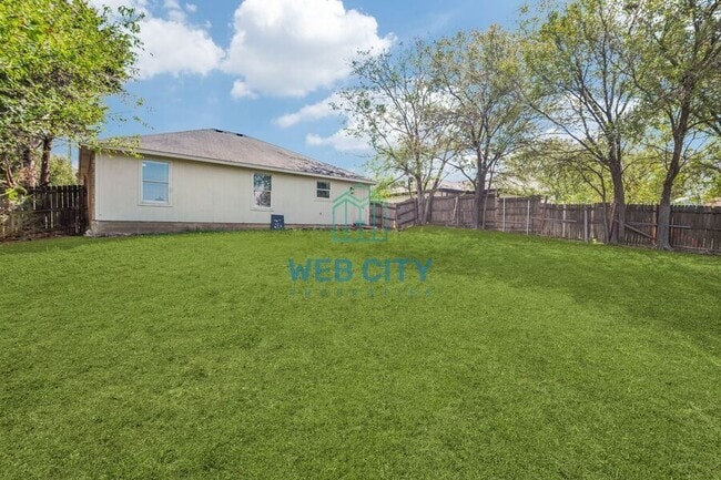 Building Photo - 2429 Kemp St