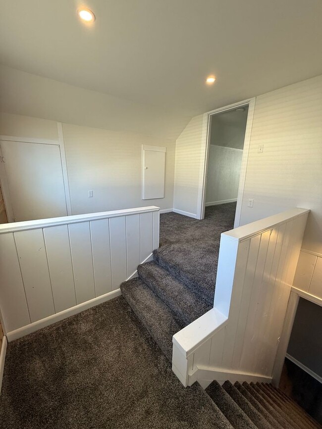 Building Photo - Newly Remodeled 3 Bed/2 Bath in North Bend
