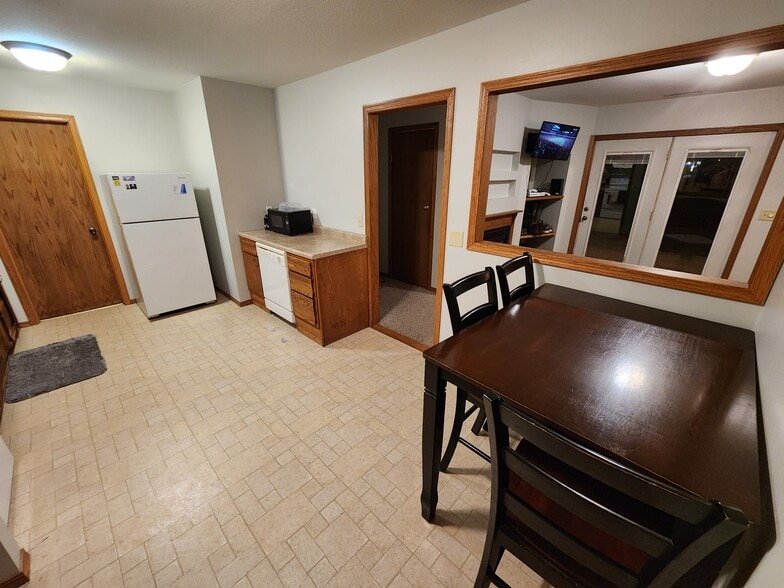 Kitchen/Dining Area - 511 10th St SE
