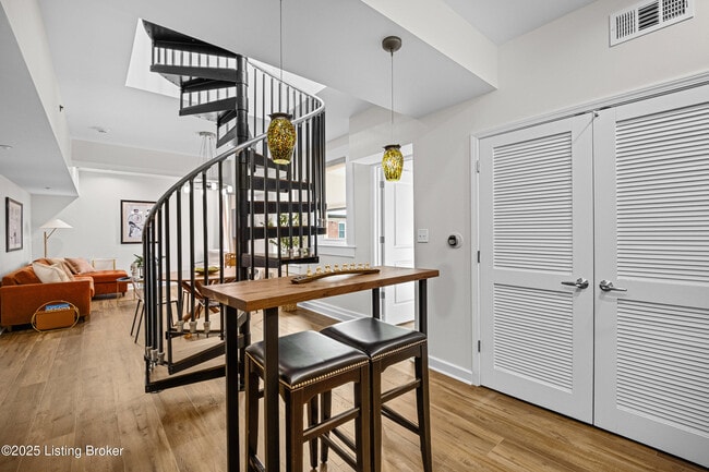 Building Photo - 604 S 3rd St