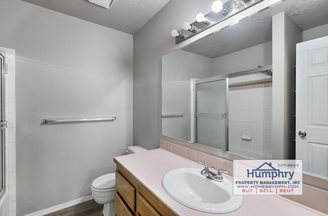 Building Photo - 3 Bedroom/2.5 Bathroom/2 Car Garage, 1,574 Sqft in the Landing Subdivision. Living Room/Dining Ro...