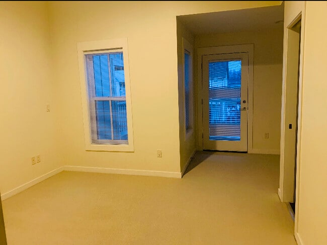 Building Photo - 515 G St
