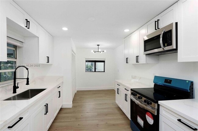 Building Photo - 610 NW 38th Ct