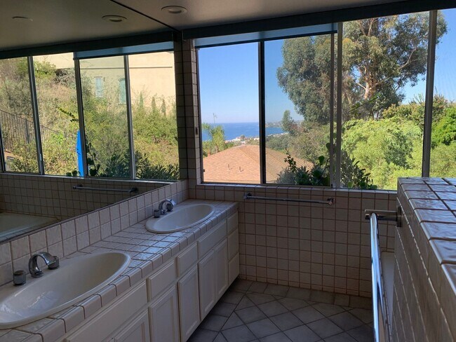 Building Photo - OCEAN VIEW Home for Rent! Please contact W...