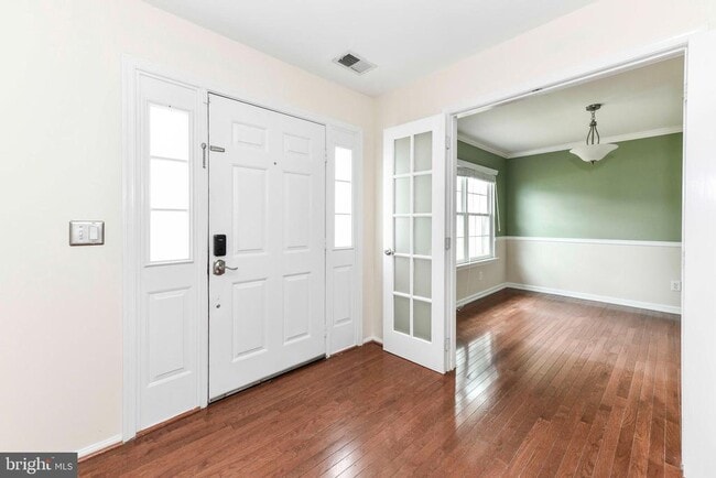 Building Photo - 10135 Forest Hill Cir