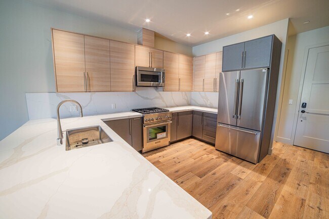 Building Photo - Rhine House Lofts