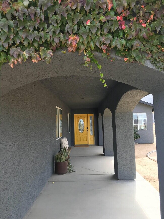 Building Photo - Rare Opportunity for Spacious, Modern Sout...