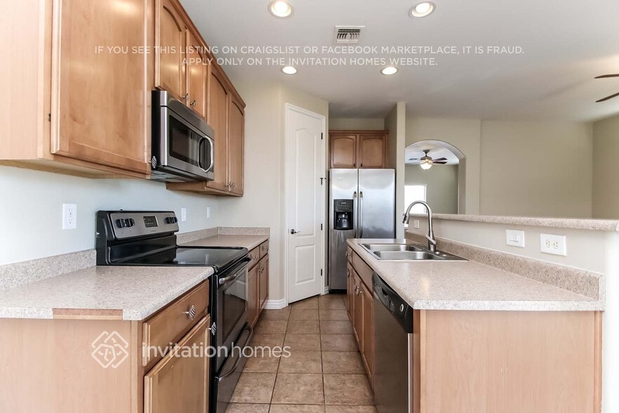 Building Photo - 254 S Aaron