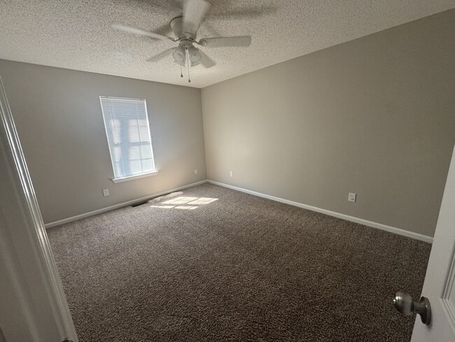 Building Photo - 132 Cove Ln