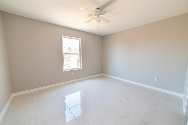 Building Photo - 315 Dorel Dr
