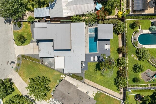 Building Photo - 5004 Highland Ct