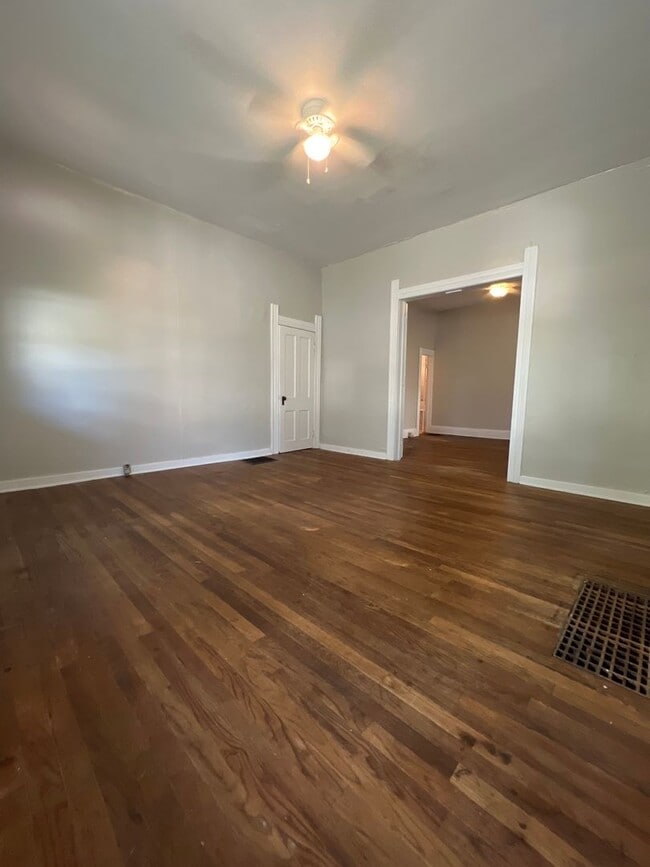 Building Photo - NEW KITCHEN & BATH REMODEL! Available Augu...