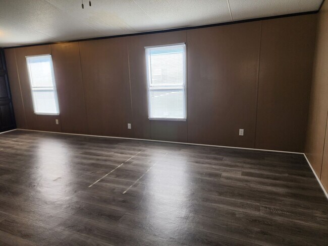 Building Photo - 1212 N Avenue K