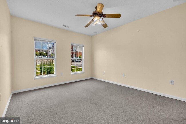 Building Photo - Piney Orchard - Ground Level entry - 2 bed...