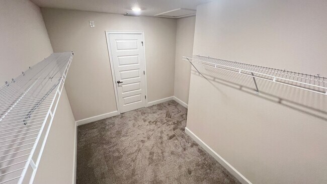 Building Photo - Beautiful Harmony Central Water Front Home AVAILABLE NOW!