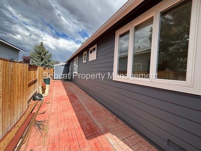 Building Photo - 1300 Bridle Way