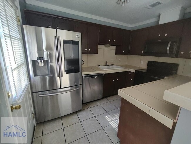 Building Photo - 1007 Live Oak Dr