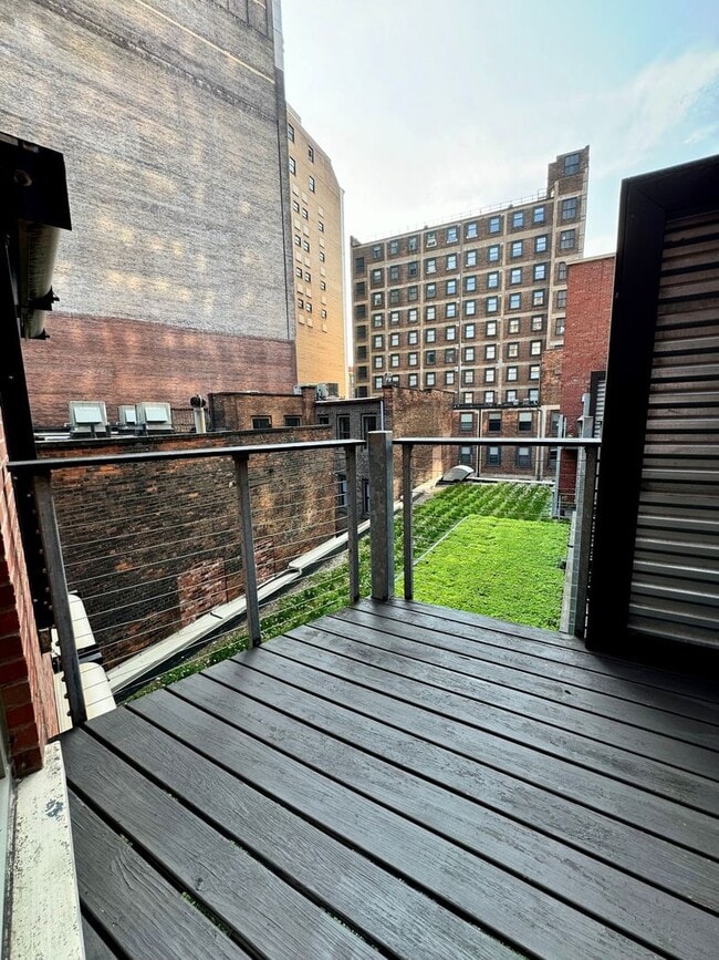 Building Photo - The Ivory on Euclid