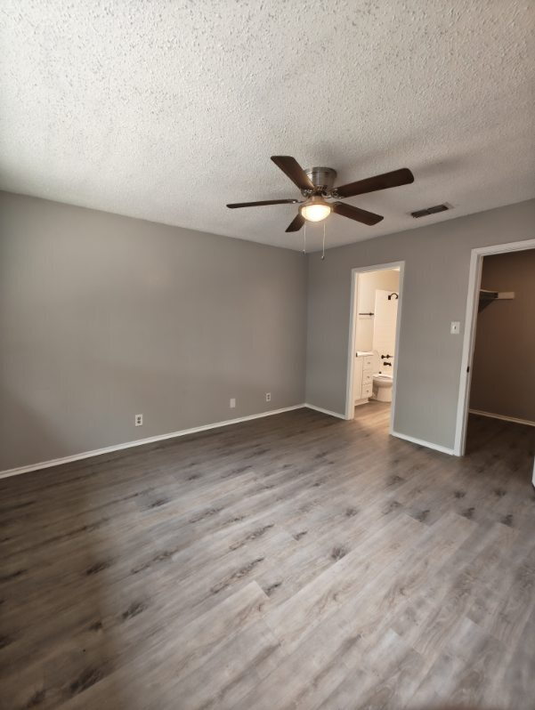 Building Photo - 5512 Lochmoor-
