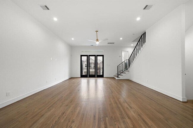 Building Photo - 1013 E 28th St