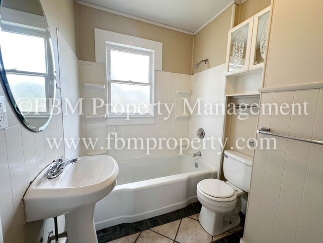 Building Photo - 3701 Emhouse Rd