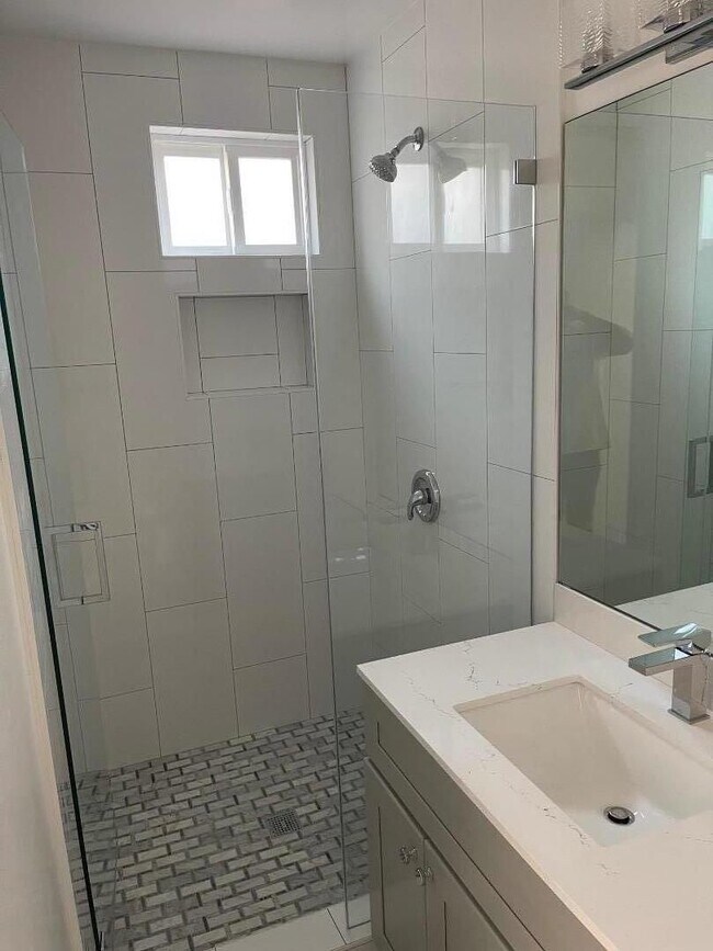 Building Photo - Myrtle St 954