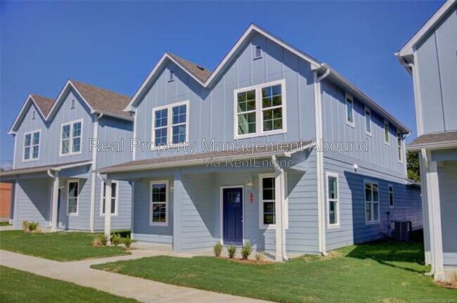 Building Photo - 724 S Weenonah Ave