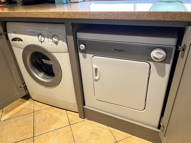 Building Photo - 700 Westmount Dr