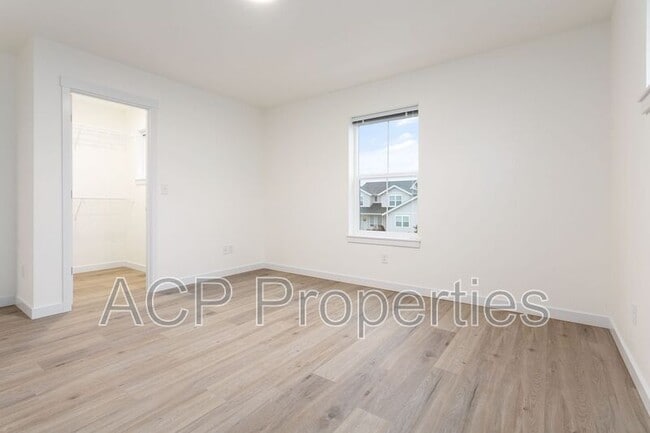 Building Photo - 2284 Brome St