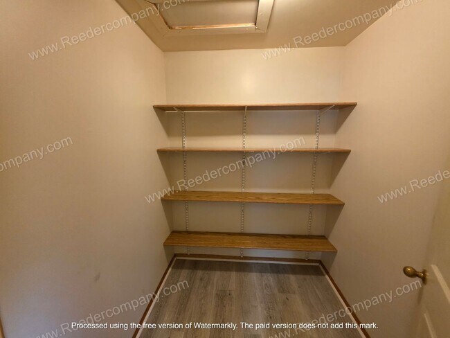 Building Photo - 415 Gostlin St