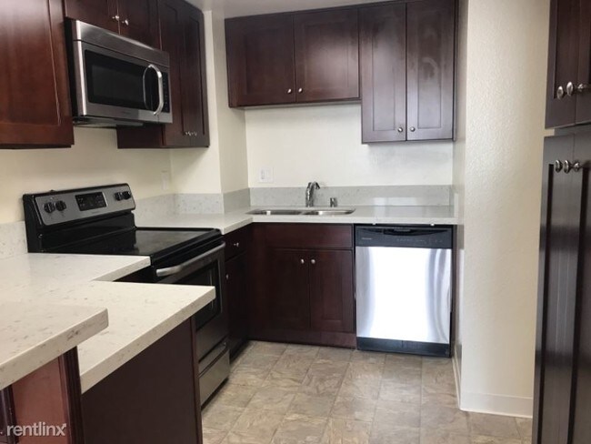 Building Photo - 2265 S Beverly Glen Blvd