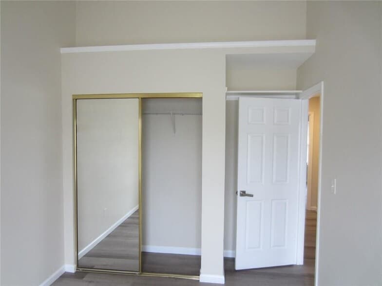 Building Photo - 4036 Oak Glenn Dr