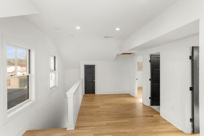 Building Photo - 942 Maxwell Ave