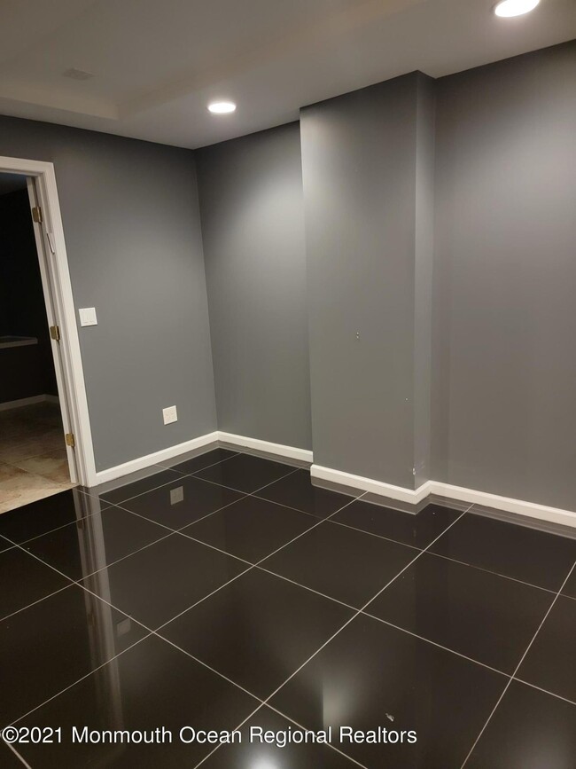 Building Photo - 28 Musket Ln